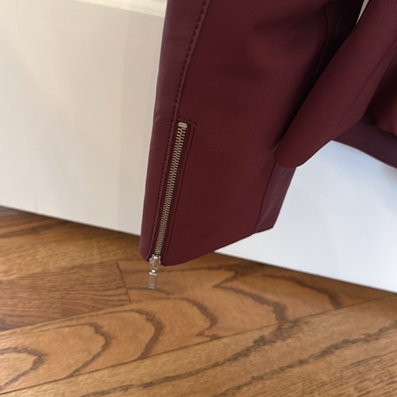 Ladies maroon collared zipper short leather jacket w/two pockets, sleeve zippers - Picture 10 of 11